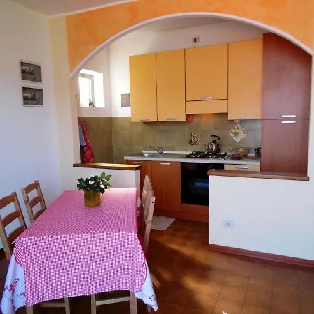 アパート Quaint Holiday In San Siro With Balcony