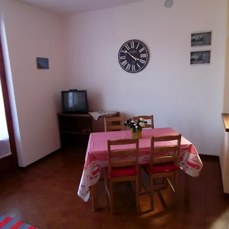 Quaint Holiday In San Siro With Balcony アパート